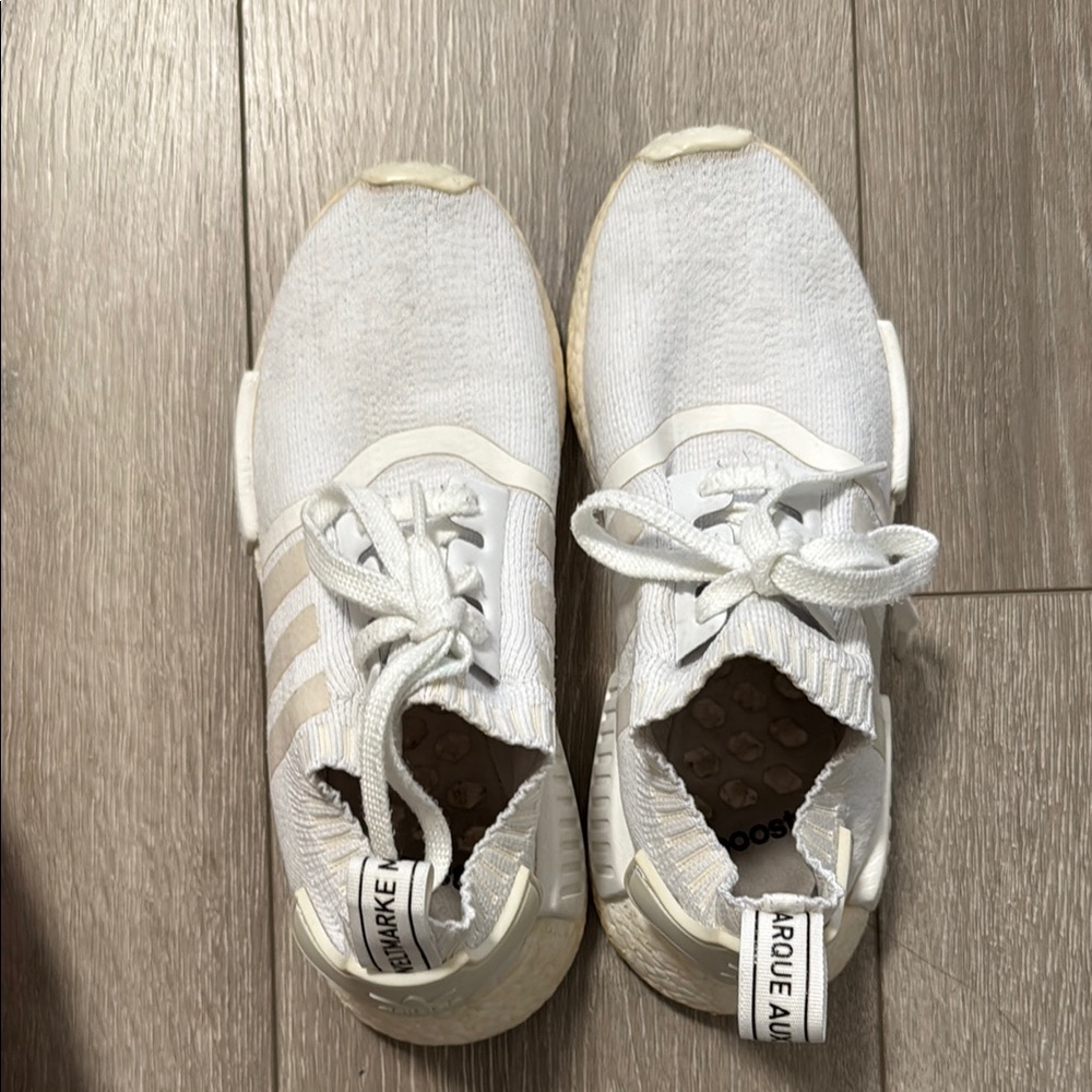 Adidas White Sneakers Lightweight Breathable Design